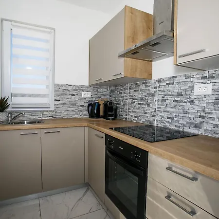 Charming With Pool And Nature Views Vrsi