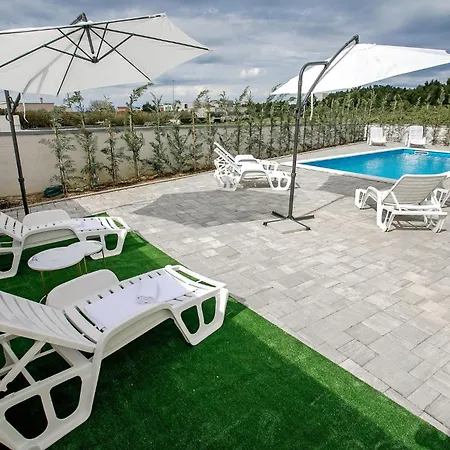 Apartment Charming With Pool And Nature Views
